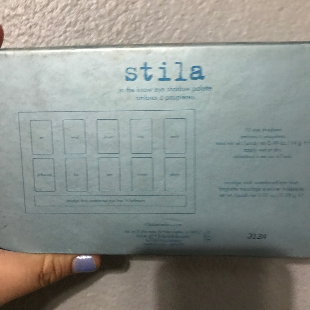 Eyeshadow - Picture 2 of 3